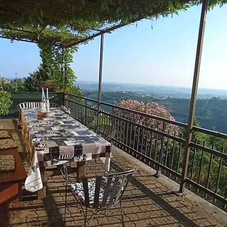Casa Vacanza Il Colle Del Vento Calosso Eksteriør bilde