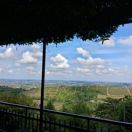 Casa Vacanza Il Colle Del Vento Calosso Eksteriør bilde