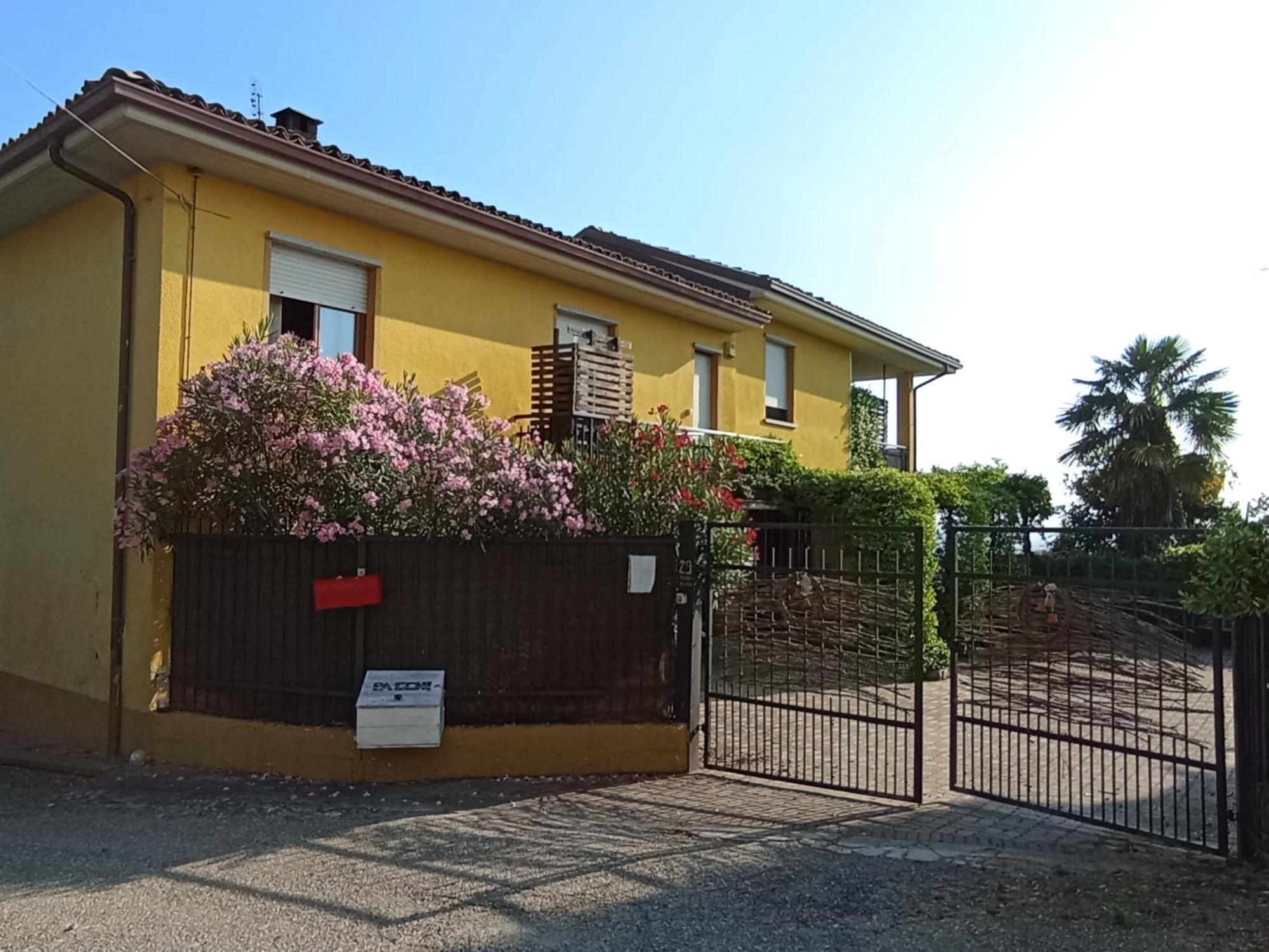 Casa Vacanza Il Colle Del Vento Calosso Eksteriør bilde