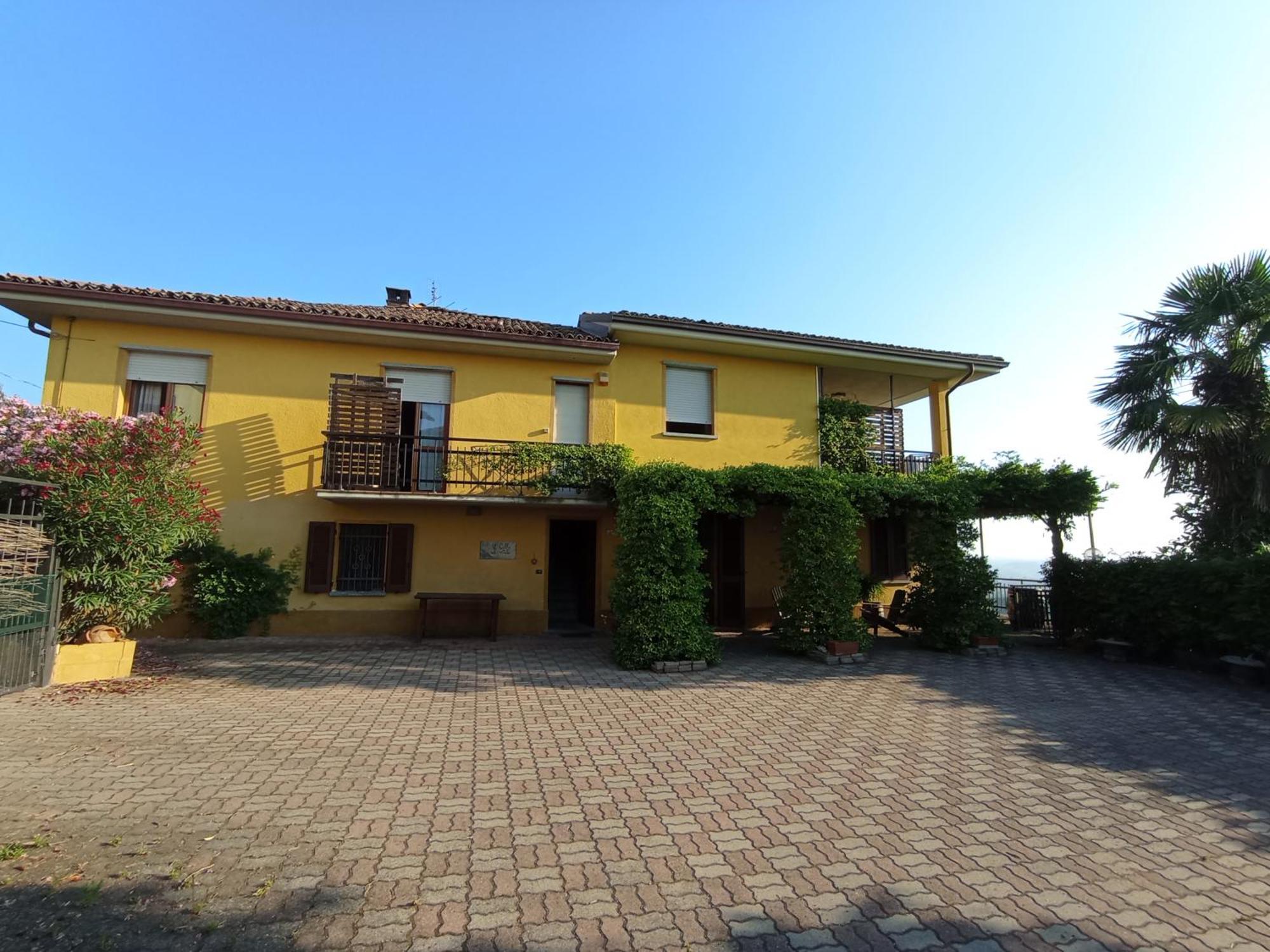 Casa Vacanza Il Colle Del Vento Calosso Eksteriør bilde